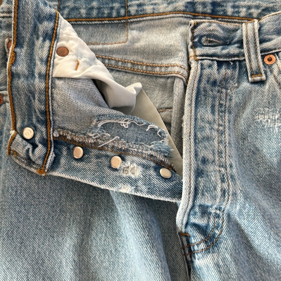 Authentic Vintage Levi 501 Jeans - Picture 8 of 9